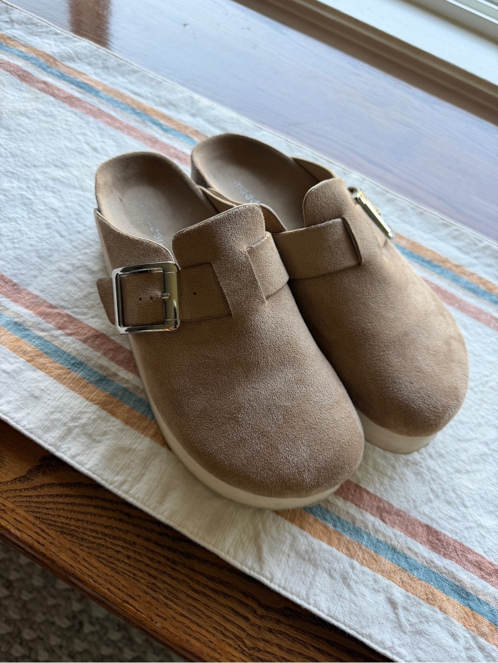 Madden Girl Cutiepie Platform Slip-On Clogs Tan Suede Buckle size 8